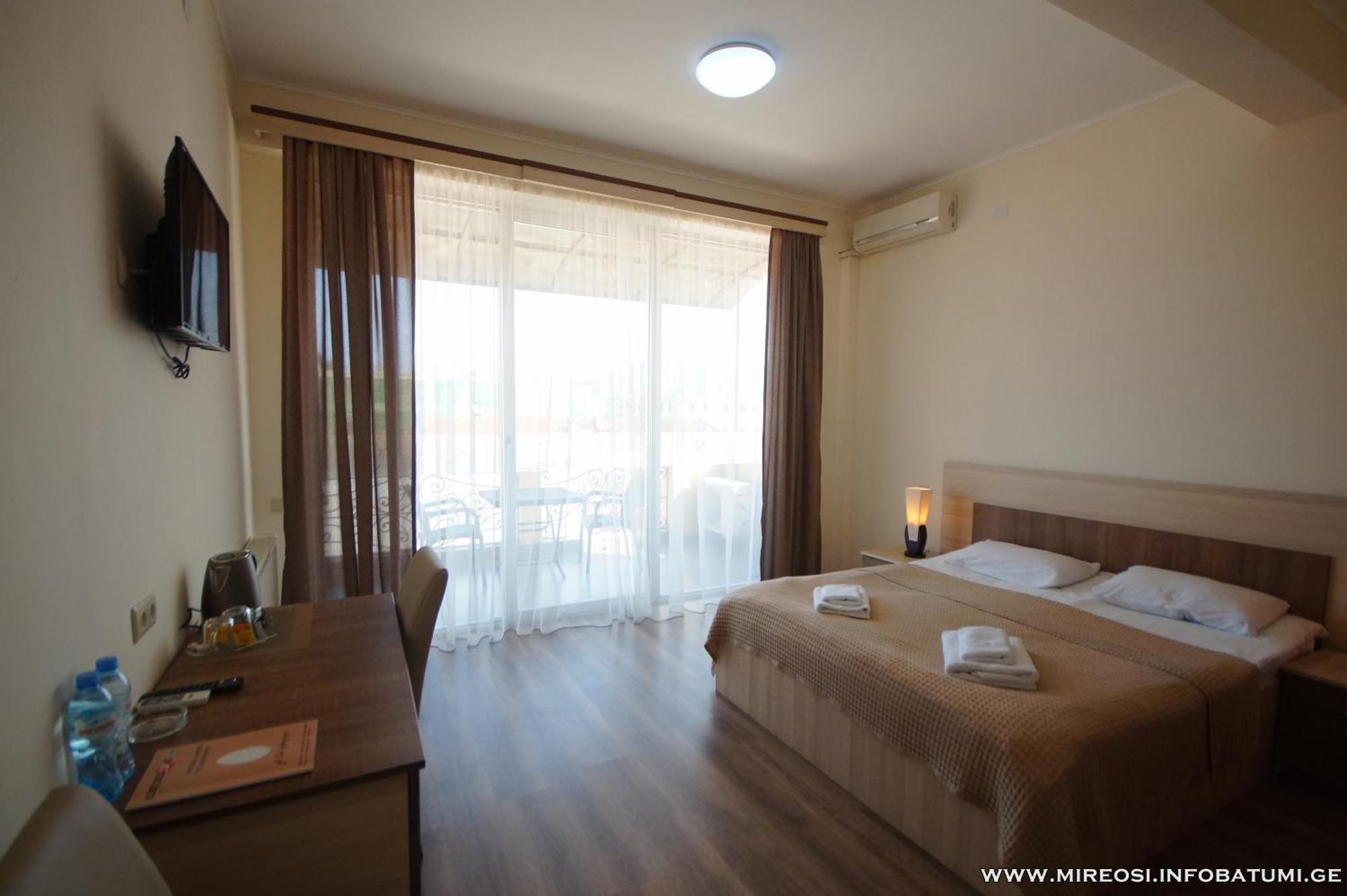 Hotel Mireosi Batumi Exteriör bild