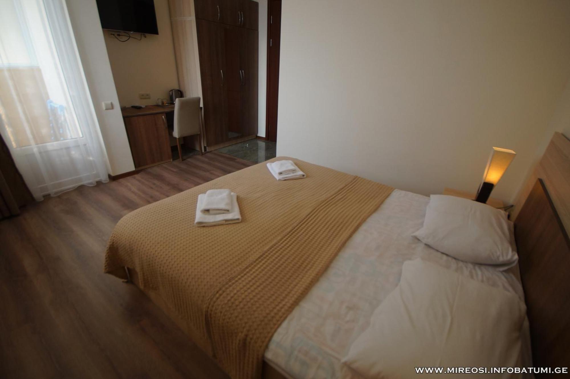Hotel Mireosi Batumi Exteriör bild